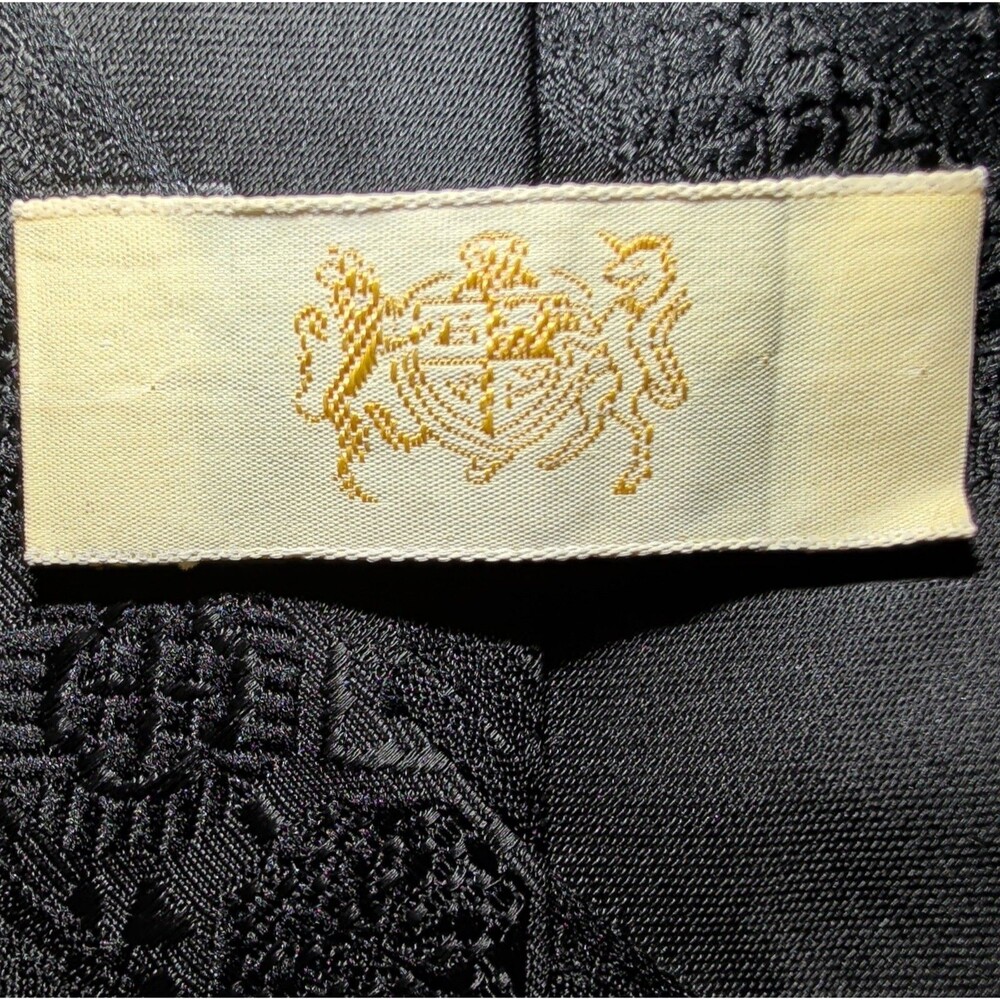 Vintage Black Jacquard Silk Necktie Wavy Geometric Stripe Heraldic Crest Tie - Picture 11 of 16